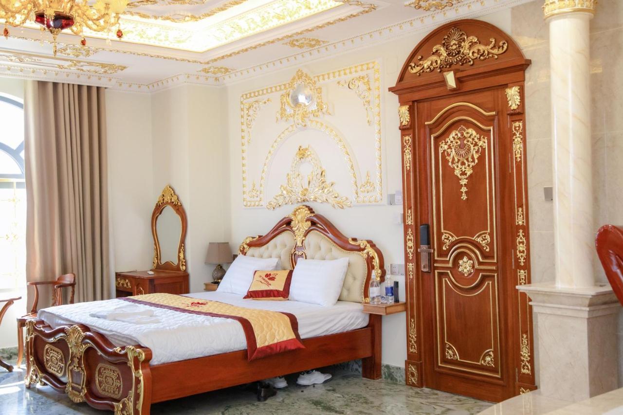 Tri Tam Hotel - Khach San Tri Tam Ben Luc Exteriér fotografie