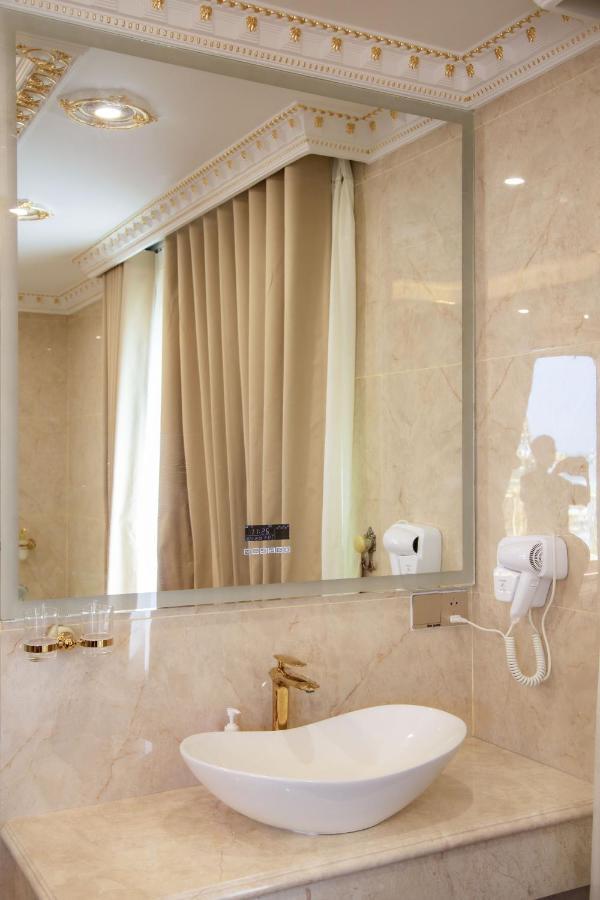 Tri Tam Hotel - Khach San Tri Tam Ben Luc Exteriér fotografie