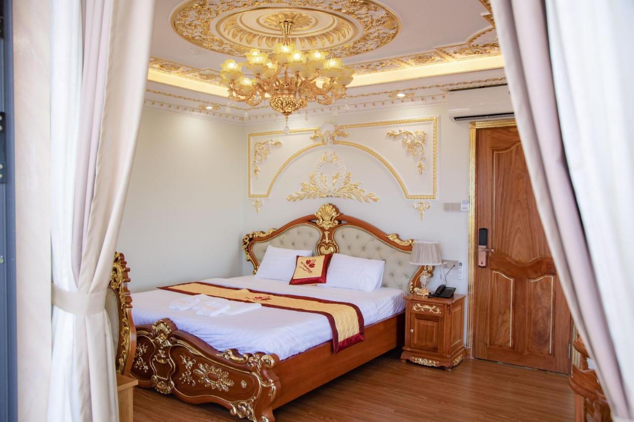 Tri Tam Hotel - Khach San Tri Tam Ben Luc Exteriér fotografie