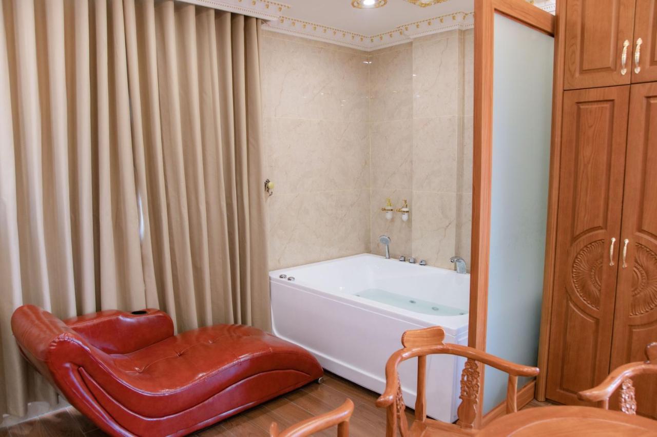Tri Tam Hotel - Khach San Tri Tam Ben Luc Exteriér fotografie